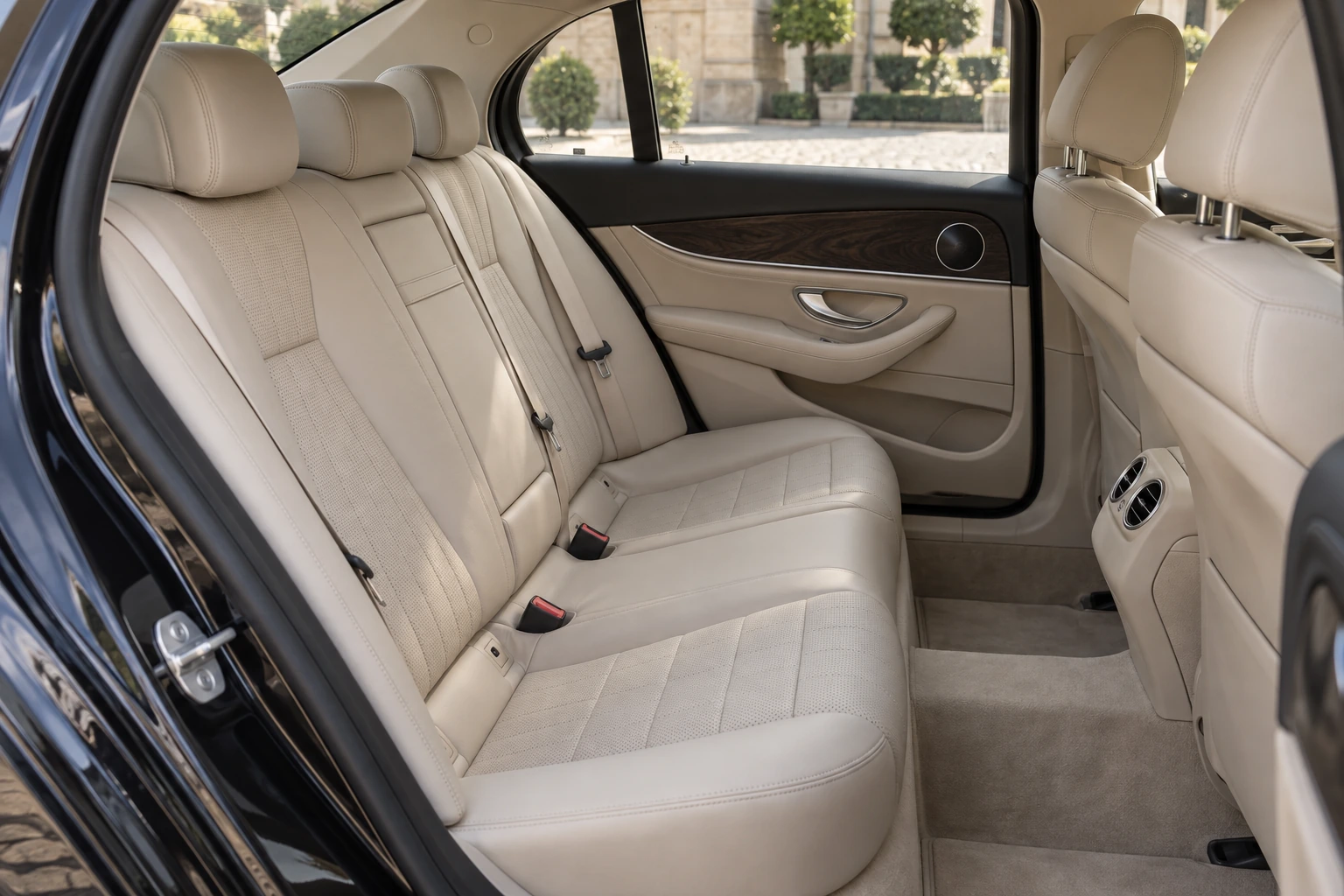 Mercedes-Benz E-Class — temsili iç mekân düzeni